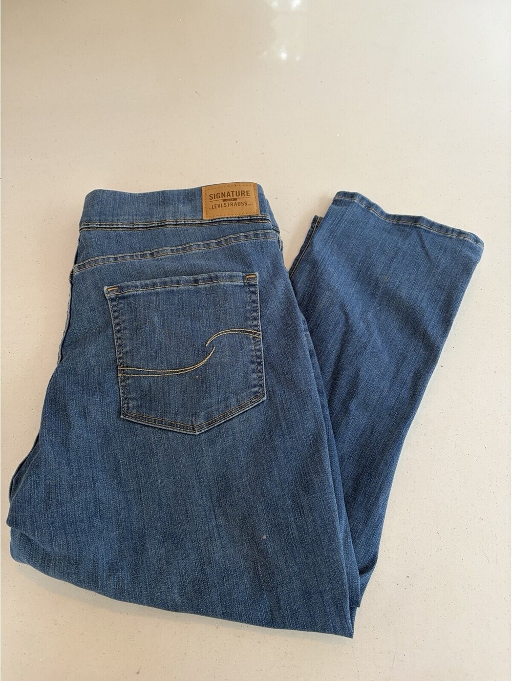 Signature Gold Levi Strauss Totally Shaping Pull-On Capri Women’s Size 16 - W33